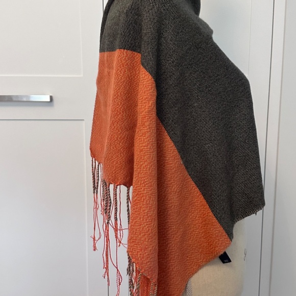 Woman’s GAP Scarf - Picture 3 of 8